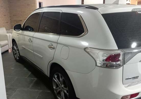 MITSUBISHI-OUTLANDER-3.0 GT 4X4 V6 24V GASOLINA 4P AUTOMÁTICO MITSUBISHI-OUTLANDER-2014