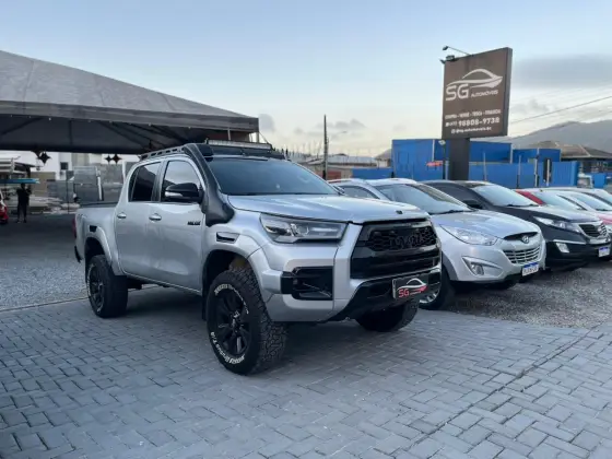 TOYOTA HILUX 2.8 SR 4X4 CD 16V DIESEL 4P AUTOMÁTICO