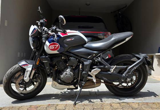 TRIUMPH TRIDENT 660 TRIPLE TRIBUTE EDITION 