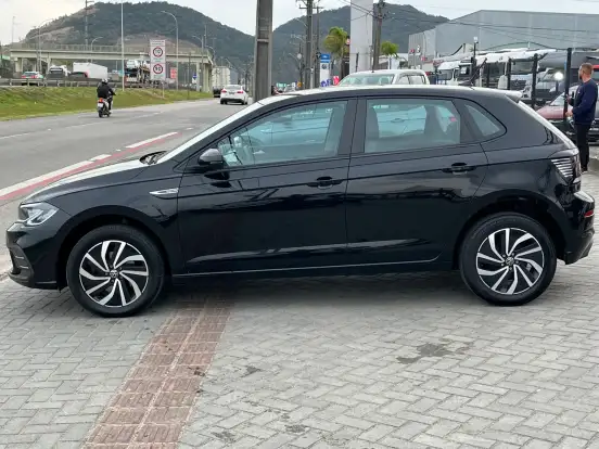 VOLKSWAGEN-POLO-2023