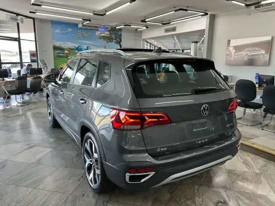 VOLKSWAGEN-TAOS-2025