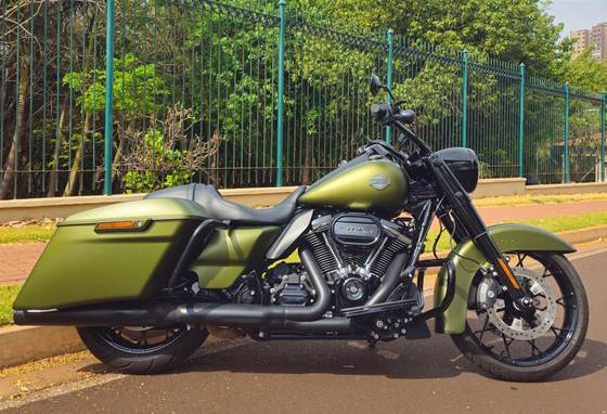 HARLEY-DAVIDSON ROAD KING SPECIAL 