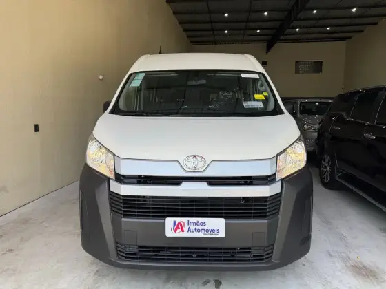 TOYOTA HIACE 2.8 D-4D TURBO DIESEL MINIBUS 15+1 DX AUTOMÁTICO