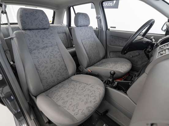 VOLKSWAGEN-GOL-2001