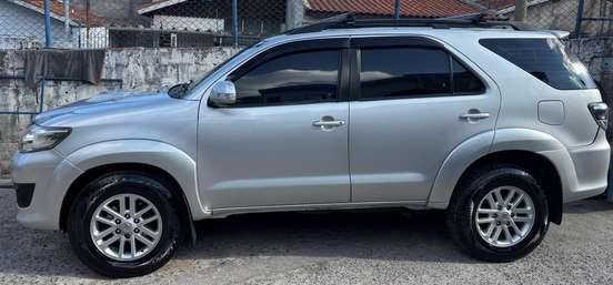 TOYOTA-HILUX SW4-2014