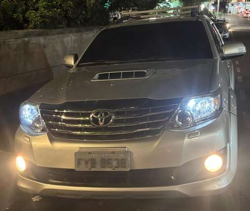 TOYOTA-HILUX SW4-2014
