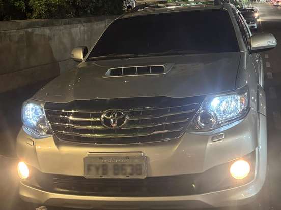 TOYOTA-HILUX SW4-3.0 SRV 4X4 7 LUGARES 16V TURBO INTERCOOLER DIESEL 4P AUTOMÁTICO TOYOTA-HILUX SW4-2014