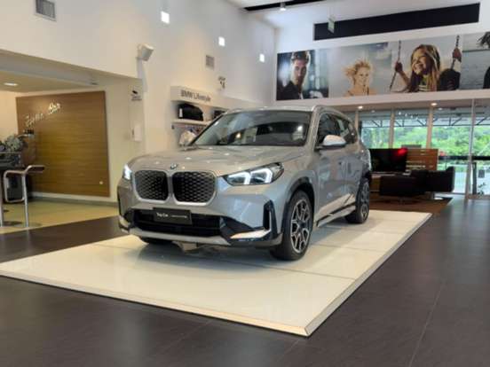 BMW-iX1-2024