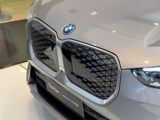 BMW-iX1-2024