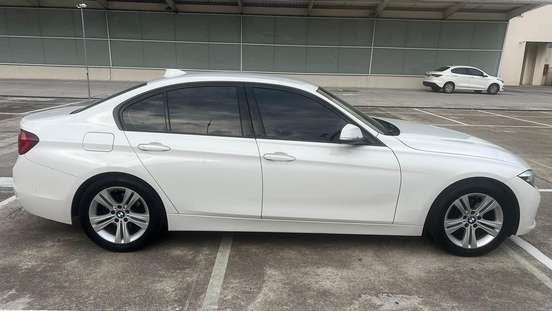 BMW-320i-2018