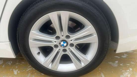 BMW-320i-2018