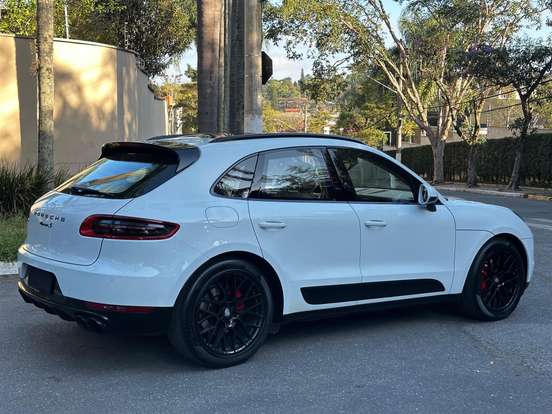 PORSCHE-MACAN-2016