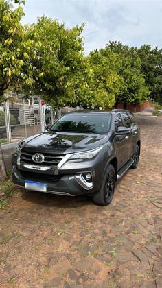 Imagem de TOYOTA HILUX SW4 2.8 SRX 4X4 7 LUGARES 16V TURBO INTERCOOLER DIESEL 4P AUTOMÁTICO