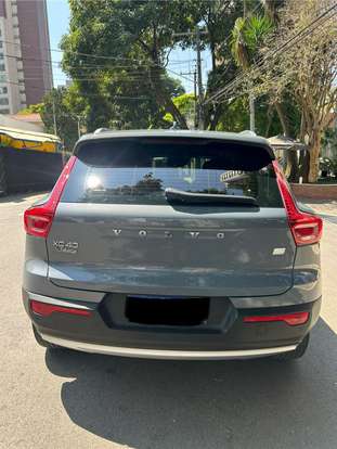 VOLVO-XC40-2021