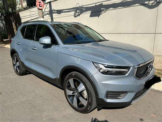 VOLVO-XC40-2021