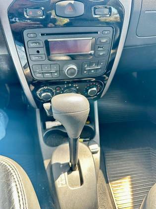 RENAULT LOGAN 1.6 EXPRESSION 16V FLEX 4P AUTOMÁTICO