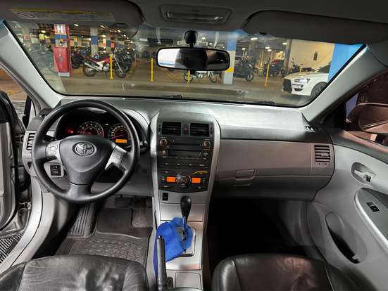 TOYOTA-COROLLA-2011
