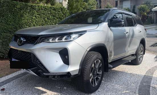 TOYOTA-HILUX SW4-2023