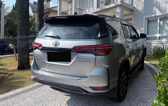 TOYOTA-HILUX SW4-2023