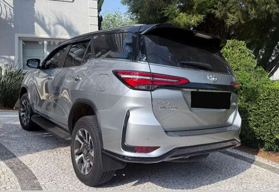 TOYOTA-HILUX SW4-2023