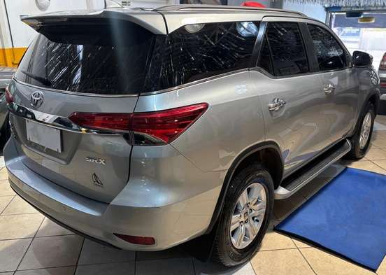 TOYOTA-HILUX SW4-2.8 SRX 4X4 7 LUGARES 16V TURBO INTERCOOLER DIESEL 4P AUTOMÁTICO TOYOTA-HILUX SW4-2019