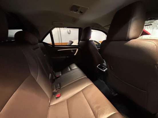 TOYOTA-HILUX SW4-2019