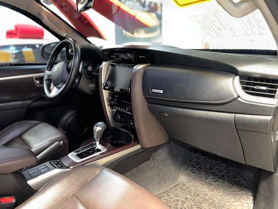 TOYOTA-HILUX SW4-2.8 SRX 4X4 7 LUGARES 16V TURBO INTERCOOLER DIESEL 4P AUTOMÁTICO TOYOTA-HILUX SW4-2019