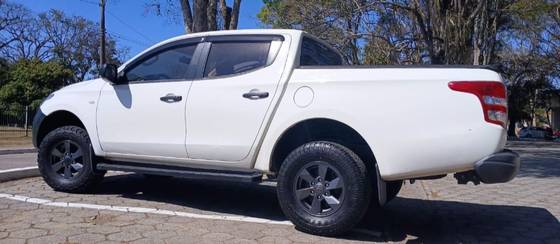 MITSUBISHI L200 TRITON 2.4 16V TURBO DIESEL GL CD 4X4 MANUAL