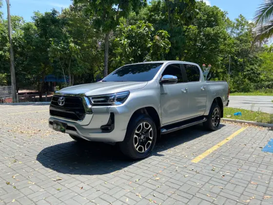 TOYOTA HILUX 2.8 D-4D TURBO DIESEL CD SRV 4X4 AUTOMÁTICO