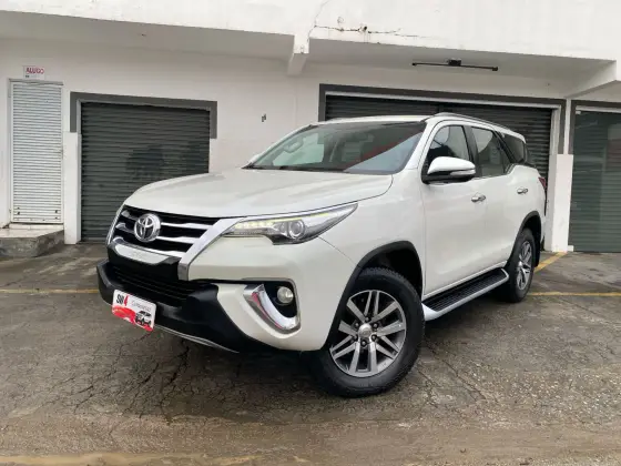 TOYOTA HILUX SW4 2.8 SRX 4X4 16V TURBO INTERCOOLER DIESEL 4P AUTOMÁTICO