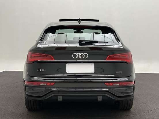 AUDI-Q5-2021