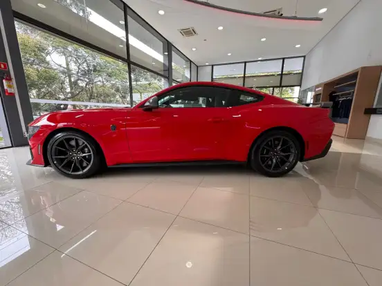 FORD-MUSTANG-2025