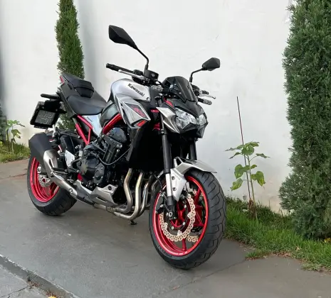 KAWASAKI Z900 KAWASAKI Z900