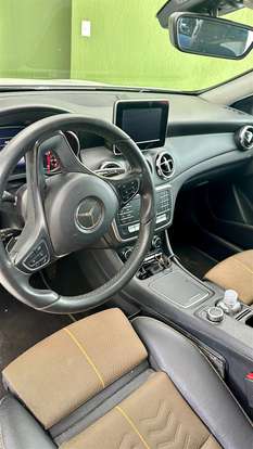 MERCEDES-BENZ-GLA 200-2018
