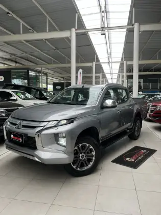MITSUBISHI L200 TRITON 2.4 16V TURBO DIESEL SPORT HPE-S CD 4P 4X4 AUTOMÁTICO MITSUBISHI L200 TRITON 2.4 16V TURBO DIESEL SPORT HPE-S CD 4P 4X4 AUTOMÁTICO