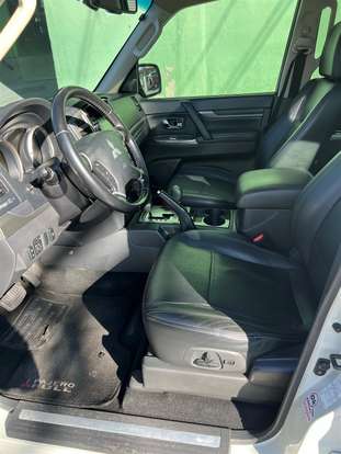 MITSUBISHI-PAJERO-2015