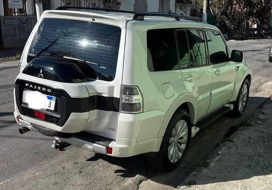 MITSUBISHI-PAJERO-2015