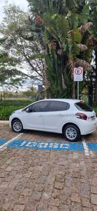 PEUGEOT-208-2017
