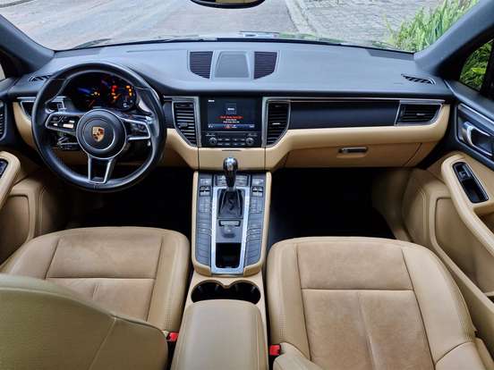 PORSCHE-MACAN-2017