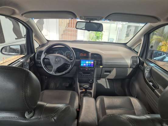 CHEVROLET-ZAFIRA-2010