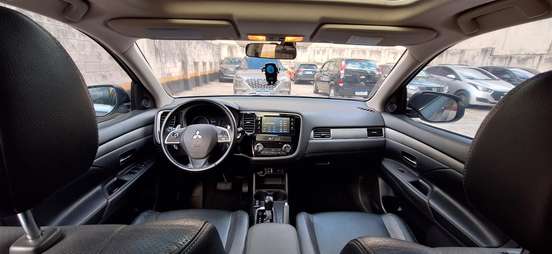 MITSUBISHI-OUTLANDER-2013