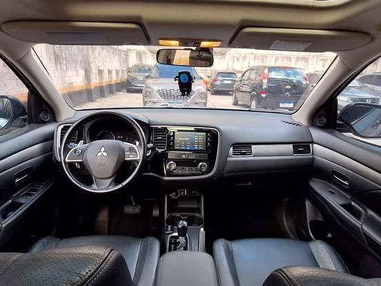 MITSUBISHI-OUTLANDER-3.0 GT 4X4 V6 24V GASOLINA 4P AUTOMÁTICO MITSUBISHI-OUTLANDER-2013