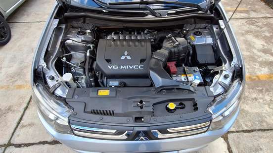 MITSUBISHI-OUTLANDER-2013