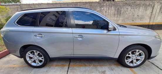 MITSUBISHI-OUTLANDER-2013