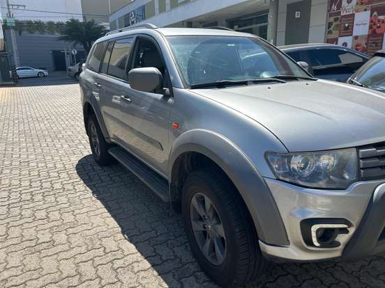 MITSUBISHI-PAJERO-2017