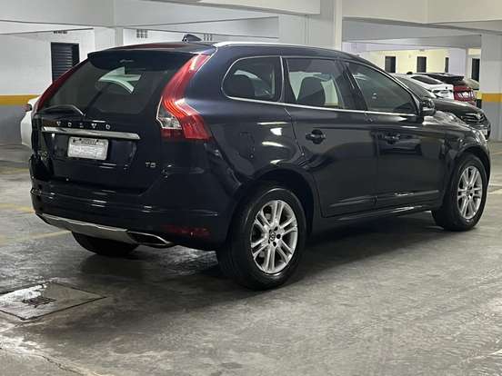 VOLVO-XC60-2015