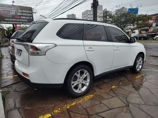 MITSUBISHI-OUTLANDER-2.0 16V GASOLINA 4P AUTOMÁTICO MITSUBISHI-OUTLANDER-2014