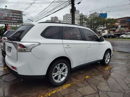 MITSUBISHI-OUTLANDER-2.0 16V GASOLINA 4P AUTOMÁTICO MITSUBISHI-OUTLANDER-2014