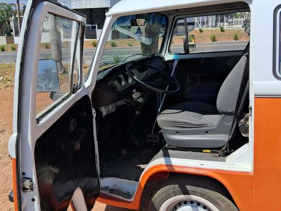 VOLKSWAGEN-KOMBI-1.6 LUXO 8V GASOLINA 3P MANUAL VOLKSWAGEN-KOMBI-1995