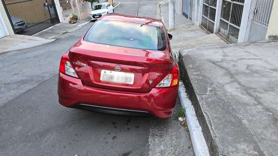 NISSAN-VERSA-2019